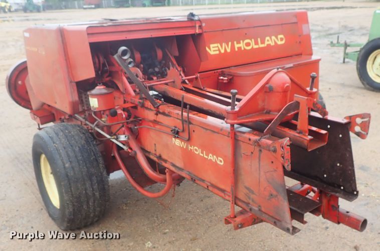 image for item GR9146 New Holland 278 small square baler