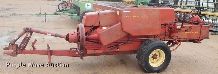 image for item GR9146 New Holland 278 small square baler