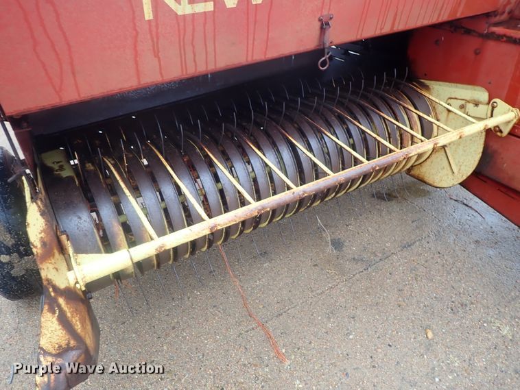 image for item GR9146 New Holland 278 small square baler