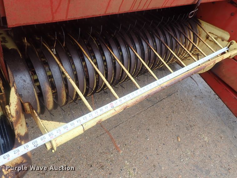 image for item GR9146 New Holland 278 small square baler