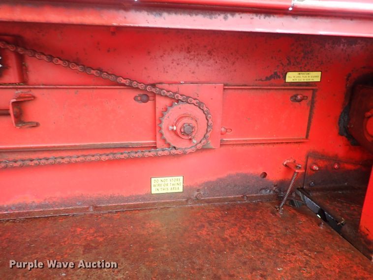 image for item GR9146 New Holland 278 small square baler