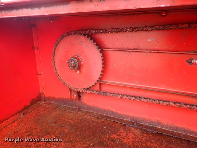 image for item GR9146 New Holland 278 small square baler