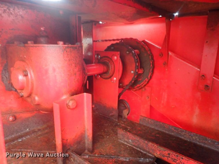 image for item GR9146 New Holland 278 small square baler