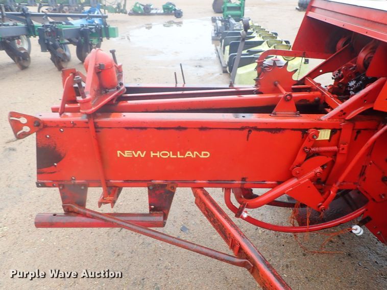 image for item GR9146 New Holland 278 small square baler