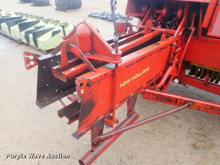 image for item GR9146 New Holland 278 small square baler