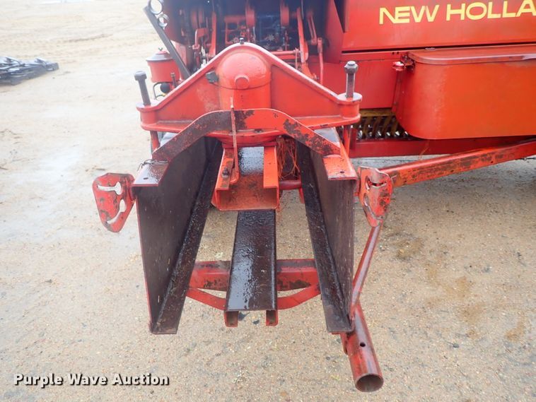 image for item GR9146 New Holland 278 small square baler