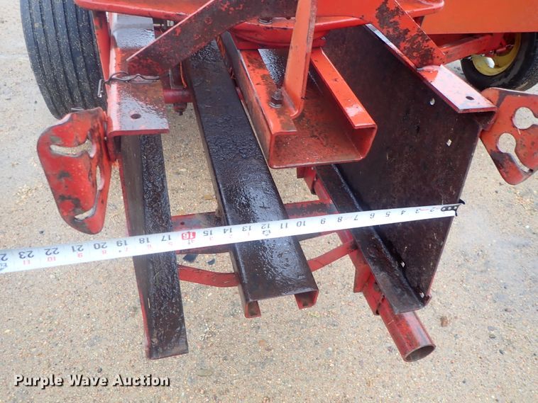 image for item GR9146 New Holland 278 small square baler