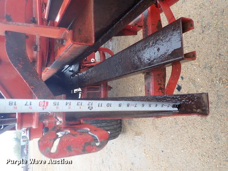 image for item GR9146 New Holland 278 small square baler