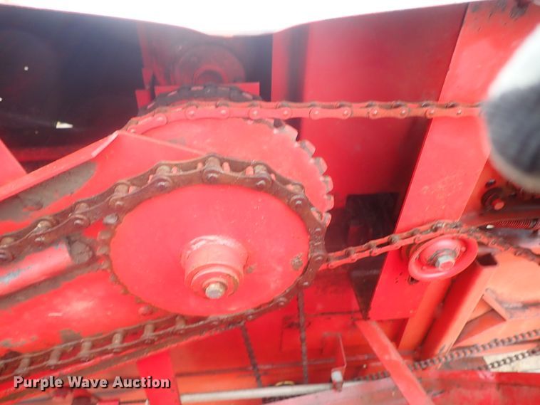 image for item GR9146 New Holland 278 small square baler