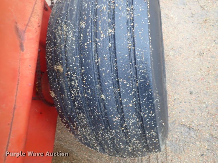 image for item GR9146 New Holland 278 small square baler