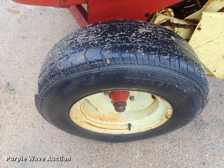 image for item GR9146 New Holland 278 small square baler