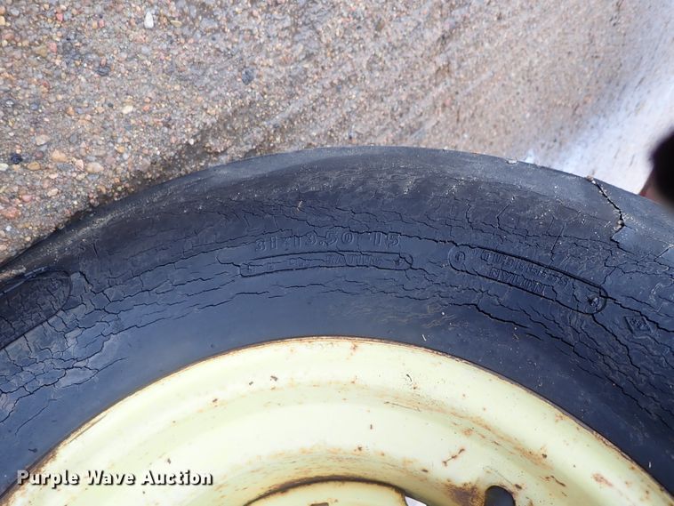 image for item GR9146 New Holland 278 small square baler