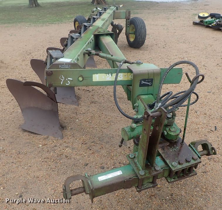 image for item GR9159 John Deere 2600 six bottom plow