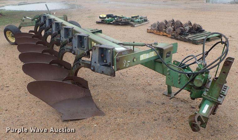 image for item GR9159 John Deere 2600 six bottom plow