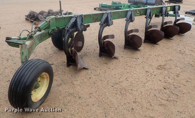 image for item GR9159 John Deere 2600 six bottom plow