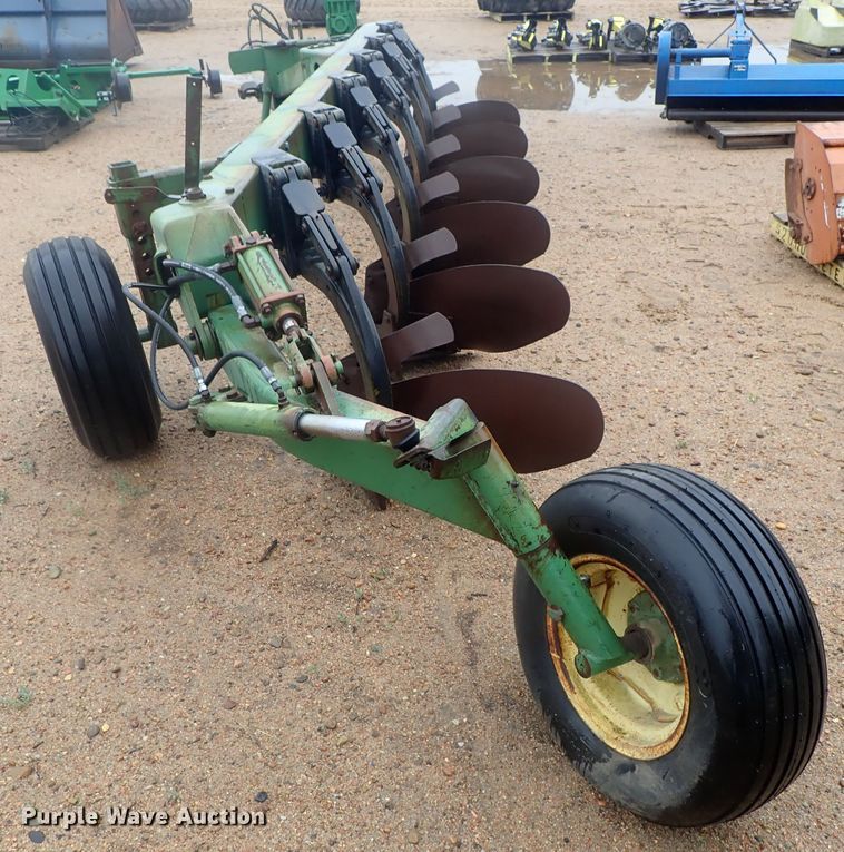image for item GR9159 John Deere 2600 six bottom plow