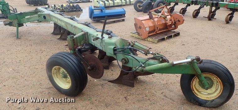 image for item GR9159 John Deere 2600 six bottom plow