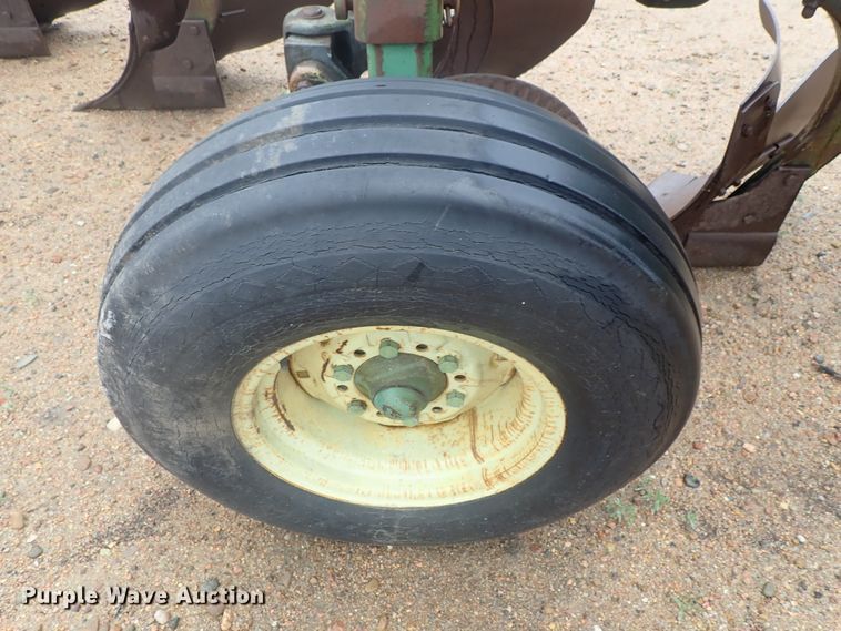 image for item GR9159 John Deere 2600 six bottom plow
