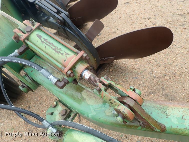 image for item GR9159 John Deere 2600 six bottom plow