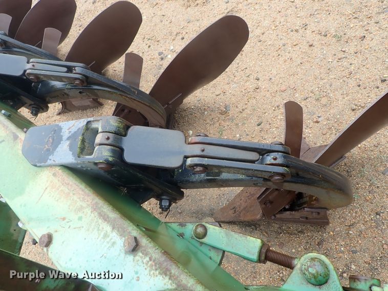 image for item GR9159 John Deere 2600 six bottom plow