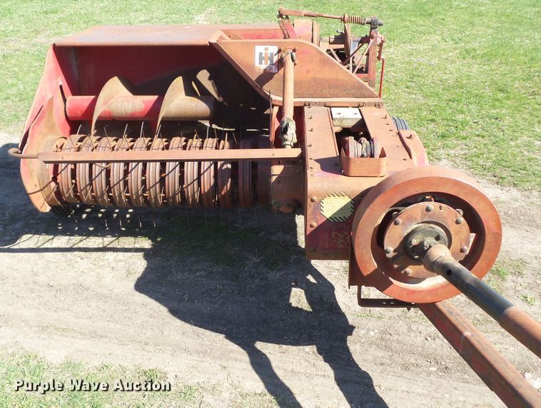 image for item GW9989 McCormick 46 small square baler