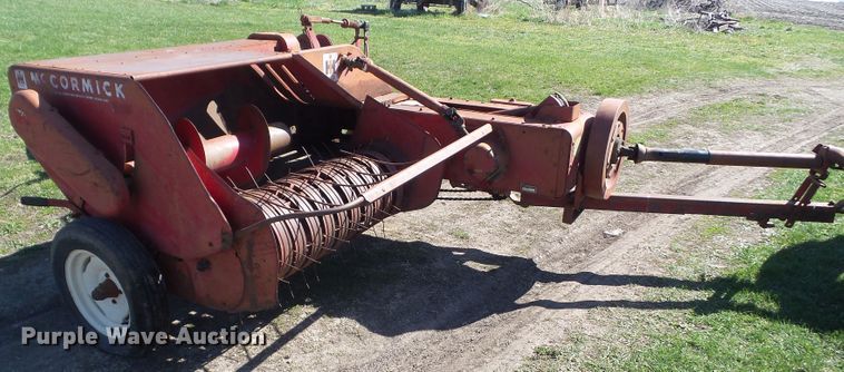 image for item GW9989 McCormick 46 small square baler
