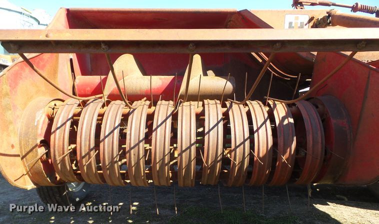 image for item GW9989 McCormick 46 small square baler