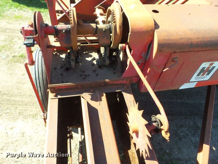 image for item GW9989 McCormick 46 small square baler