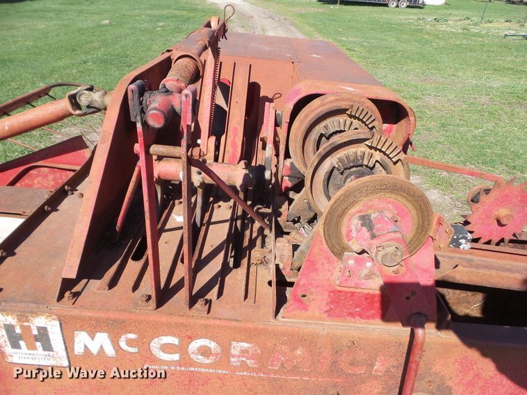 image for item GW9989 McCormick 46 small square baler