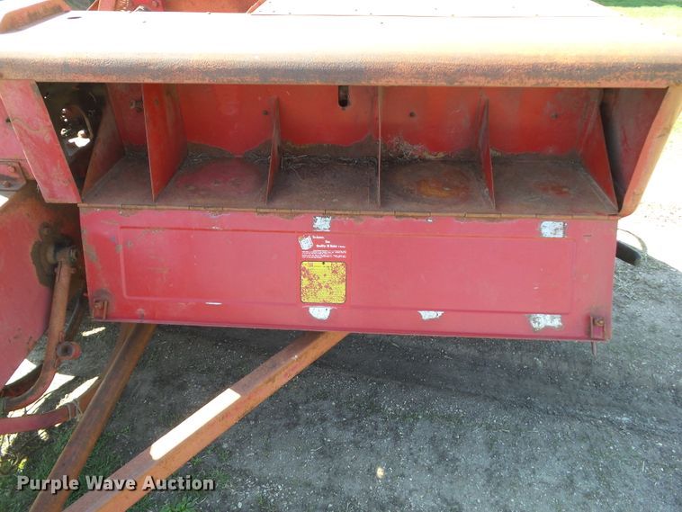 image for item GW9989 McCormick 46 small square baler