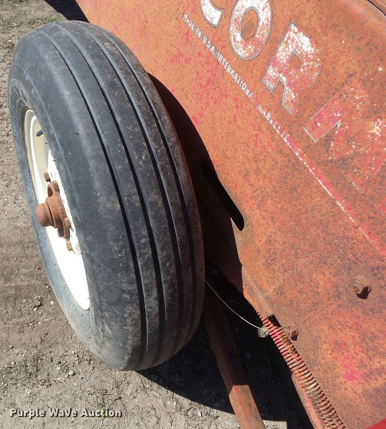 image for item GW9989 McCormick 46 small square baler