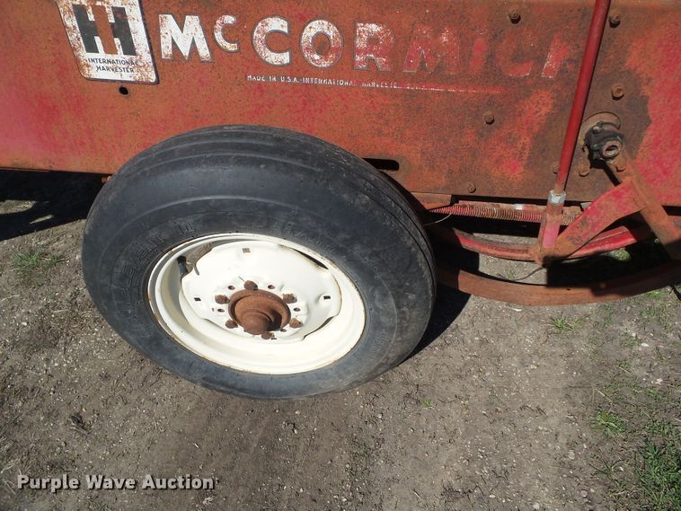 image for item GW9989 McCormick 46 small square baler