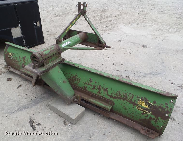 image for item GX9018 John Deere 8'W blade
