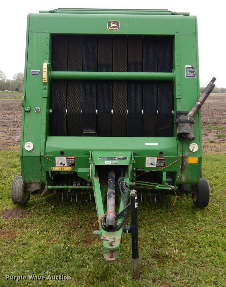 image for item GY9055 1998 John Deere 566 round baler