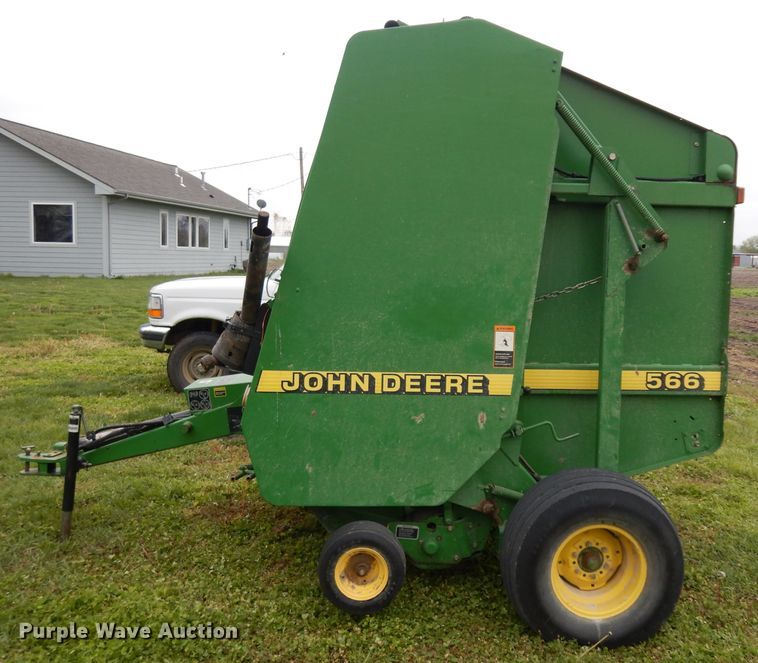 image for item GY9055 1998 John Deere 566 round baler