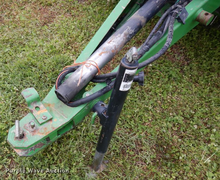 image for item GY9055 1998 John Deere 566 round baler