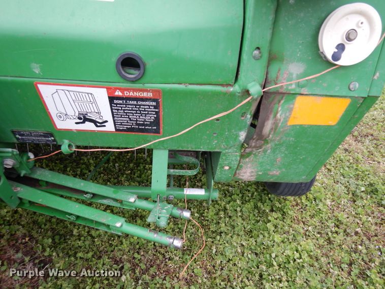 image for item GY9055 1998 John Deere 566 round baler