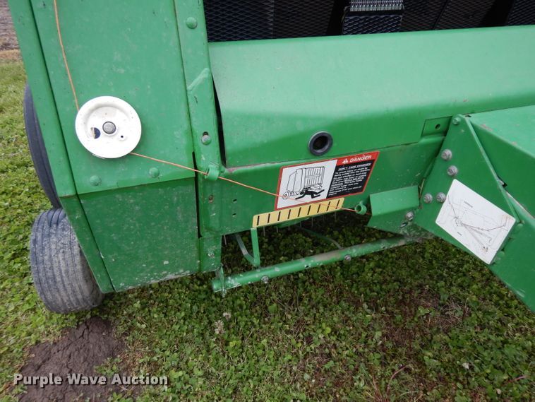 image for item GY9055 1998 John Deere 566 round baler
