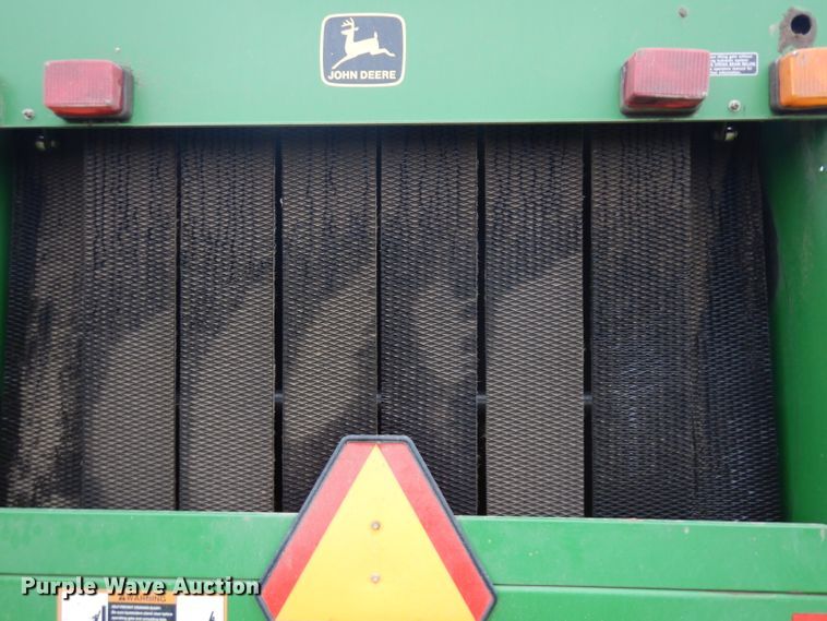 image for item GY9055 1998 John Deere 566 round baler