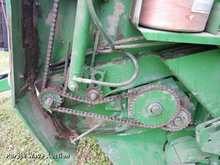 image for item GY9055 1998 John Deere 566 round baler