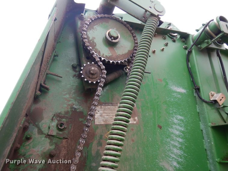 image for item GY9055 1998 John Deere 566 round baler