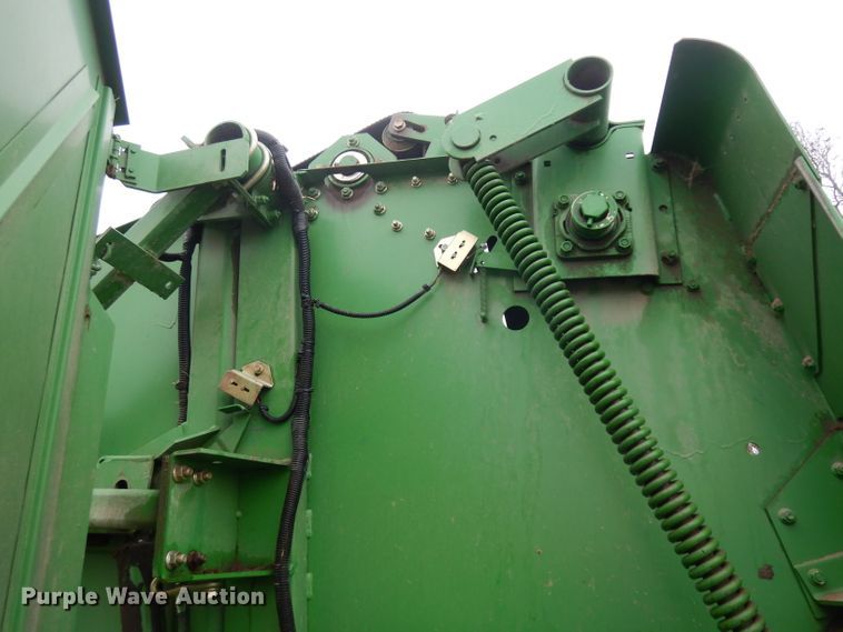 image for item GY9055 1998 John Deere 566 round baler