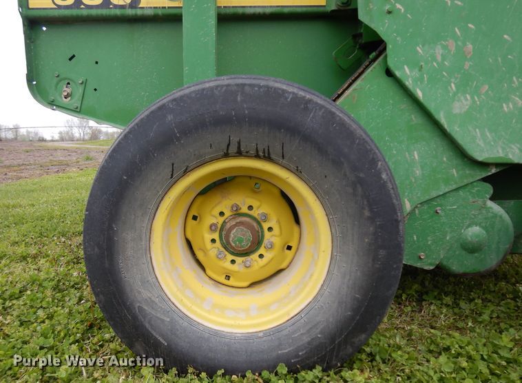 image for item GY9055 1998 John Deere 566 round baler