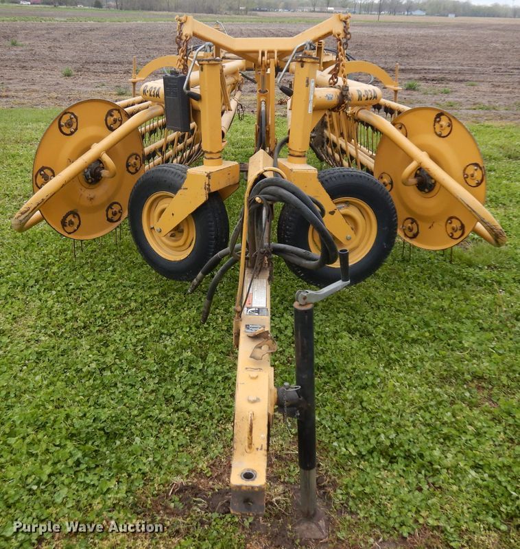image for item GY9056 Vermeer R23A hay rake