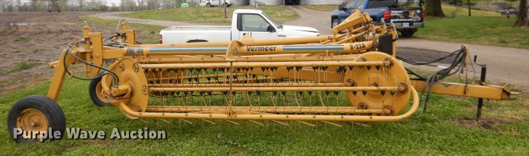 image for item GY9056 Vermeer R23A hay rake