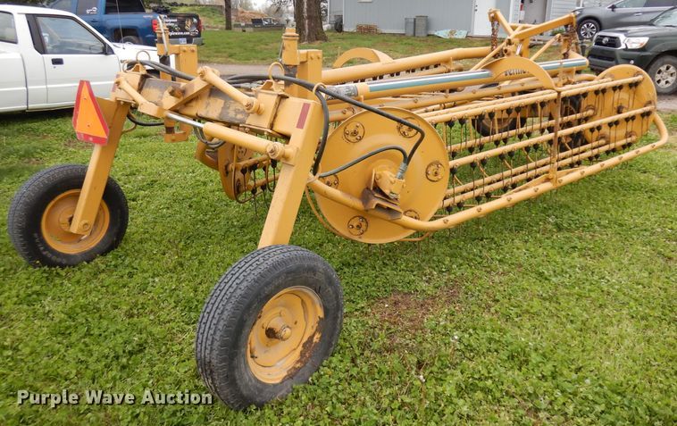 image for item GY9056 Vermeer R23A hay rake