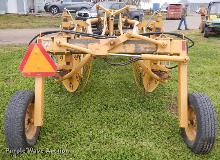 image for item GY9056 Vermeer R23A hay rake