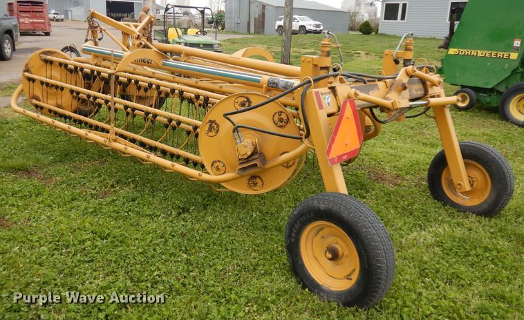 image for item GY9056 Vermeer R23A hay rake
