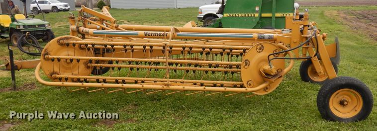 image for item GY9056 Vermeer R23A hay rake