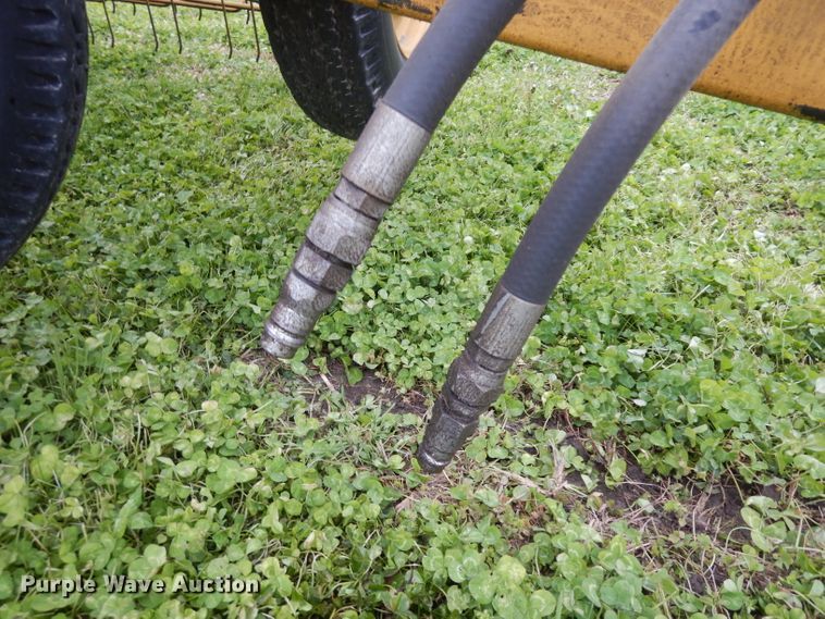 image for item GY9056 Vermeer R23A hay rake